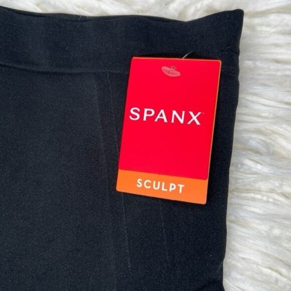 Spanx | OnCore Sculpt Mid-Thigh Short | Very Black | Size Small - Picture 4 of 10